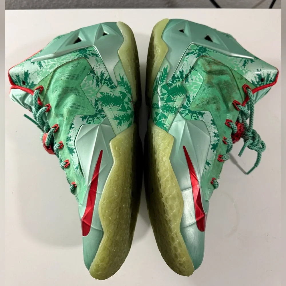 Nike lebron 11 Christmas Men's Sneakers in Green with Red Accents - Picture 5 of 8